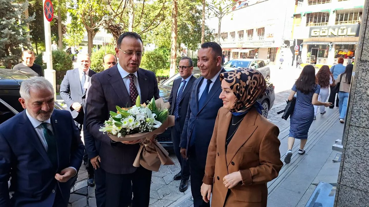 BAŞKANIMIZ, TARIM VE ORMAN BAKAN YARDIMCIMIZ SAYIN EBUBEKİR GİZLİGİDER’İ MAKAMINDA AĞIRLADI