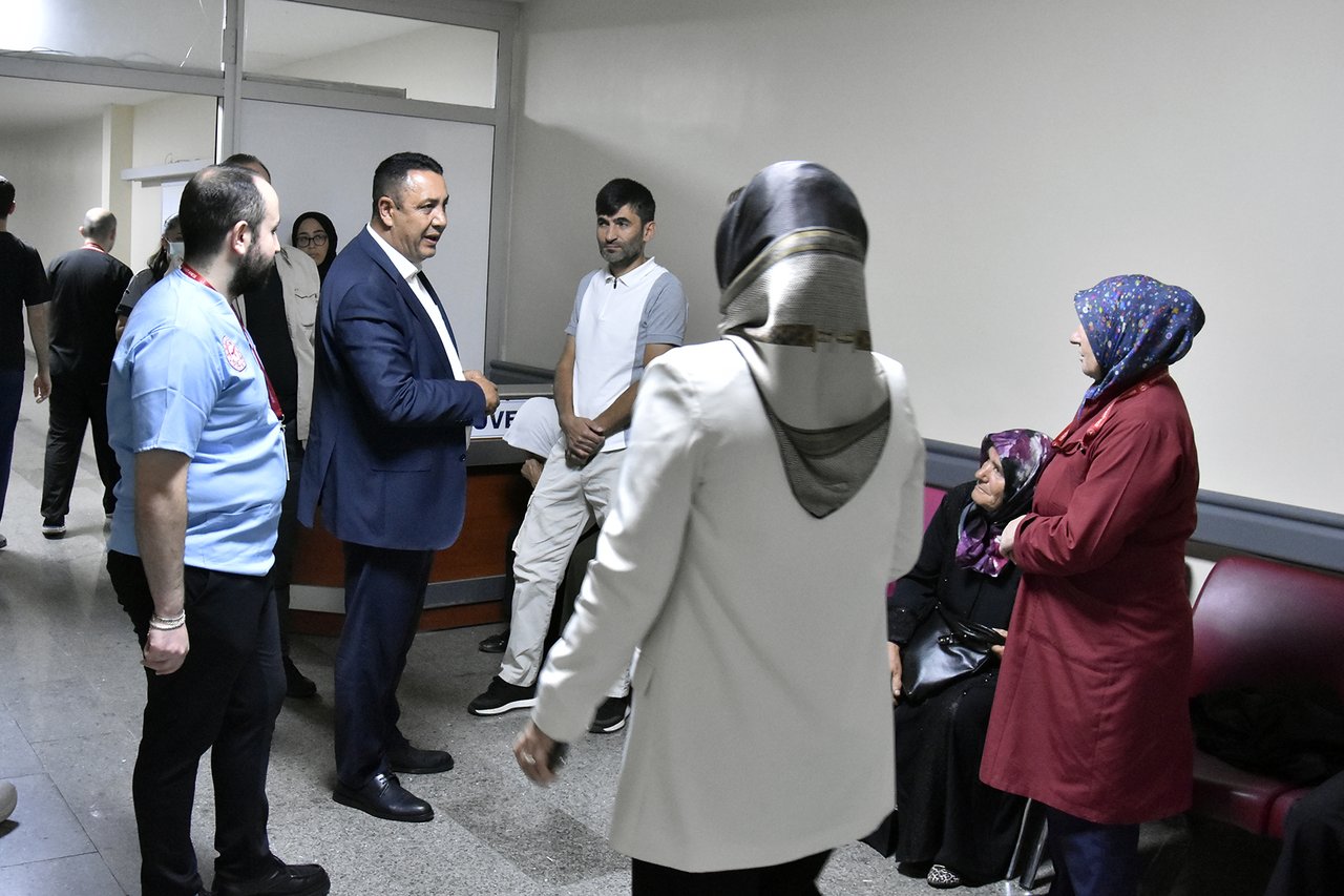 BAŞKANIMIZ, BELEDİYE PERSONELİMİZ NURETTİN ÇELİK’İ HASTANEDE ZİYARET ETTİ