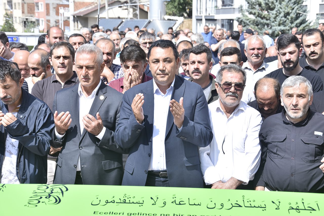 BAŞKANIMIZ, İLİMİZ YUKARI ALIÇLI KÖYÜ SAKİNLERİNDEN ALİ ERTEKİN'İ EBEDİYETE UĞURLADI