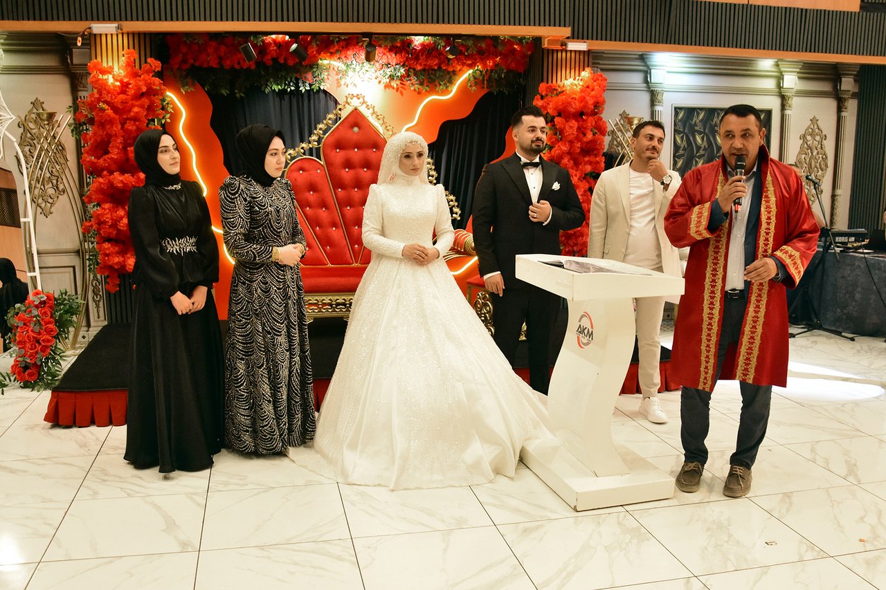 BAŞKANIMIZ, NURŞEN BOZ VE ESAT KÜSEK KARDEŞLERİMİZİN NİKAH AKİTLERİNİ GERÇEKLEŞTİRDİ