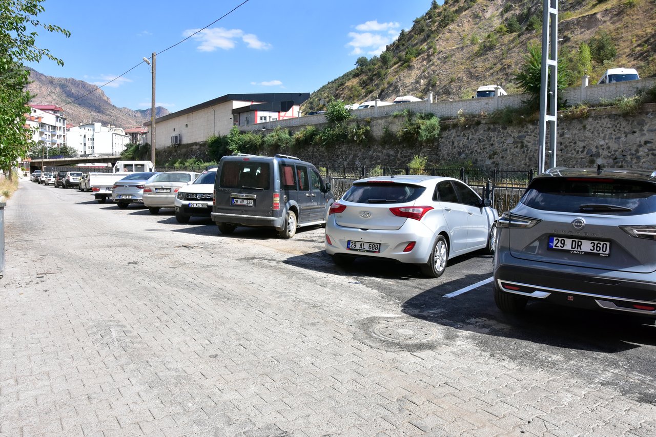 BELEDİYE BAŞKAN VEKİLİMİZ ÖMER COŞKUN ASFALTLAMA VE PARK ÇİZGİ ÇALIŞMALAR İNCELEDİ
