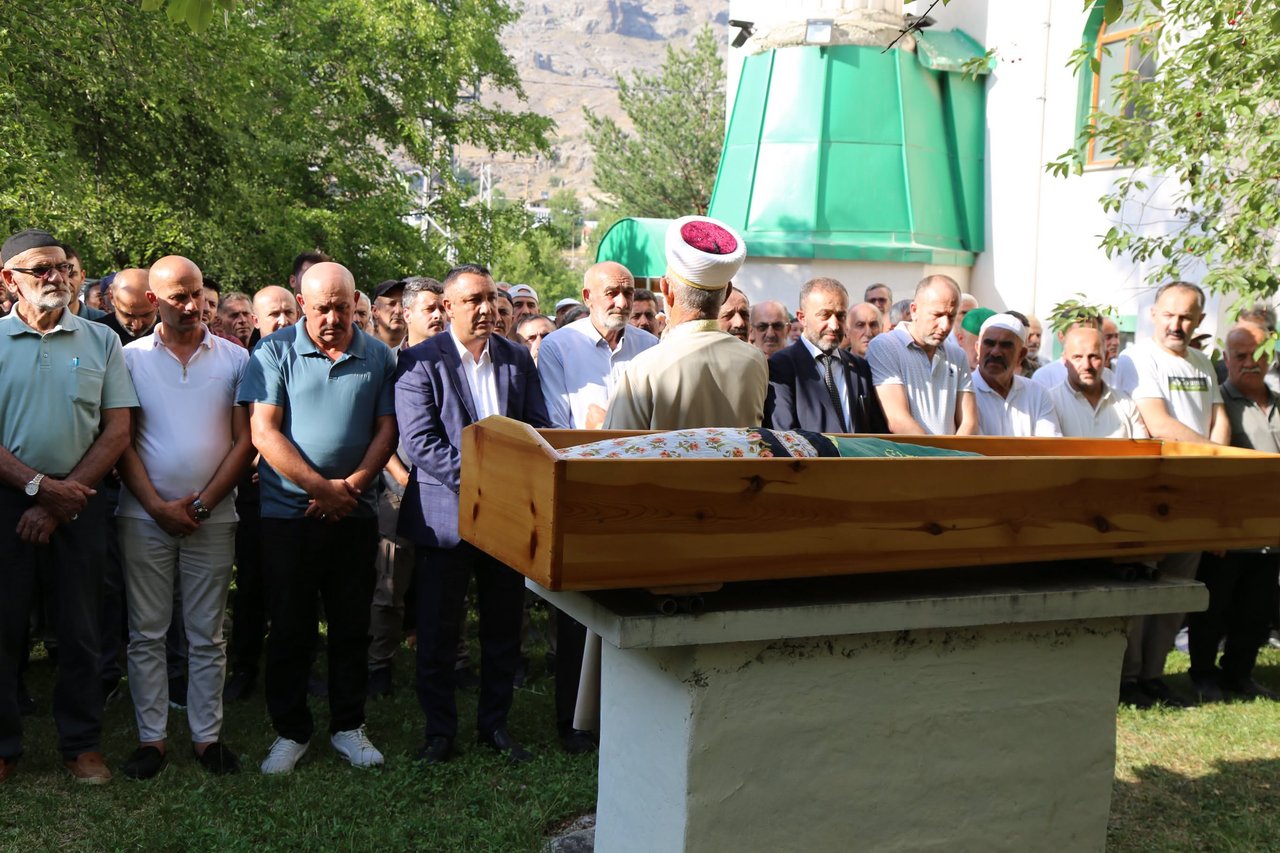 BAŞKANIMIZ, YENİYOL KÖYÜ SAKİNLERİNDEN SEHEL ASLAN’I EBEDİYETE UĞURLADI