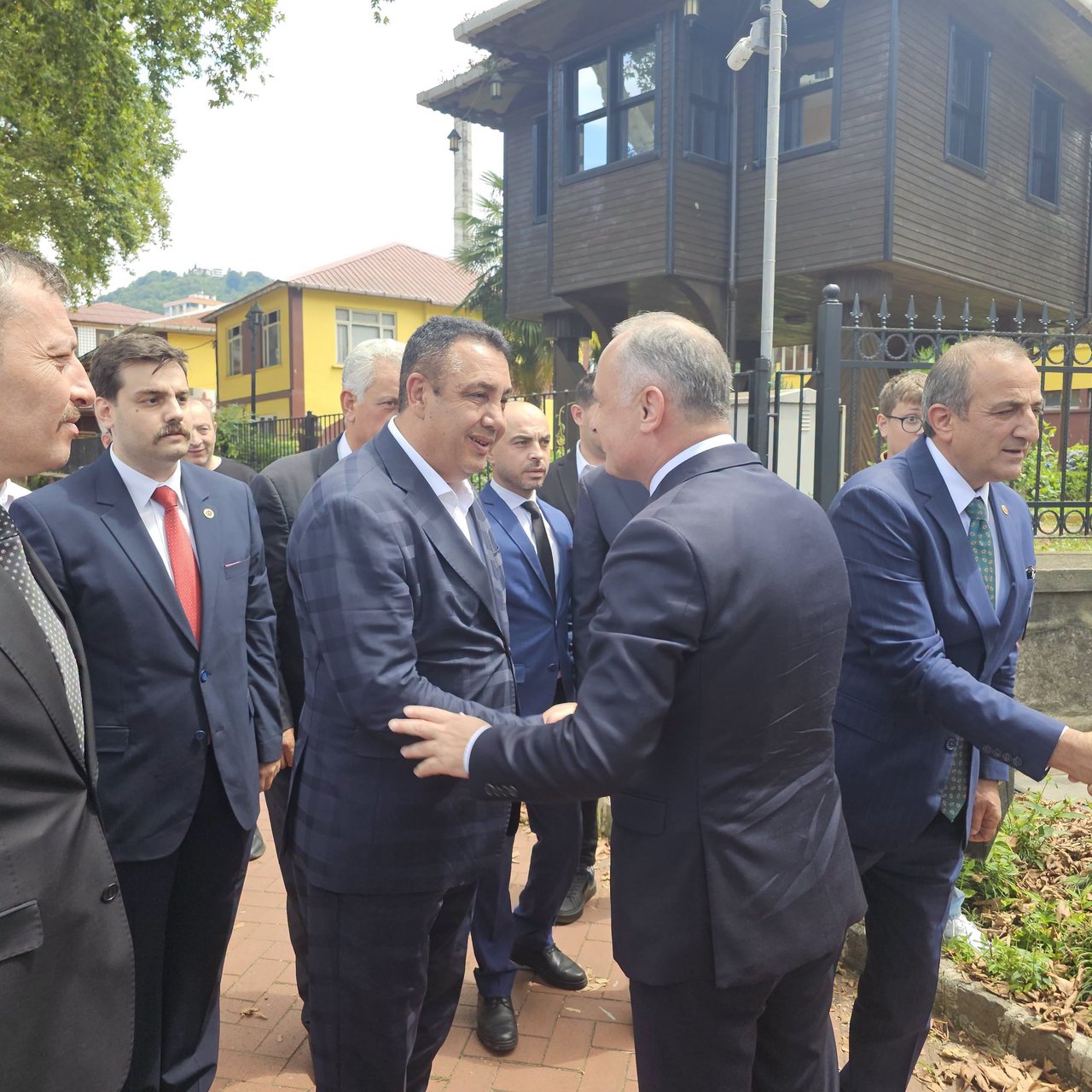 BAŞKANIMIZ, HEMŞEHRİMİZ SÜRMENE KAYMAKAMI SAYIN MEHMET ALİ ÖZTÜRK’Ü ZİYARET ETTİ