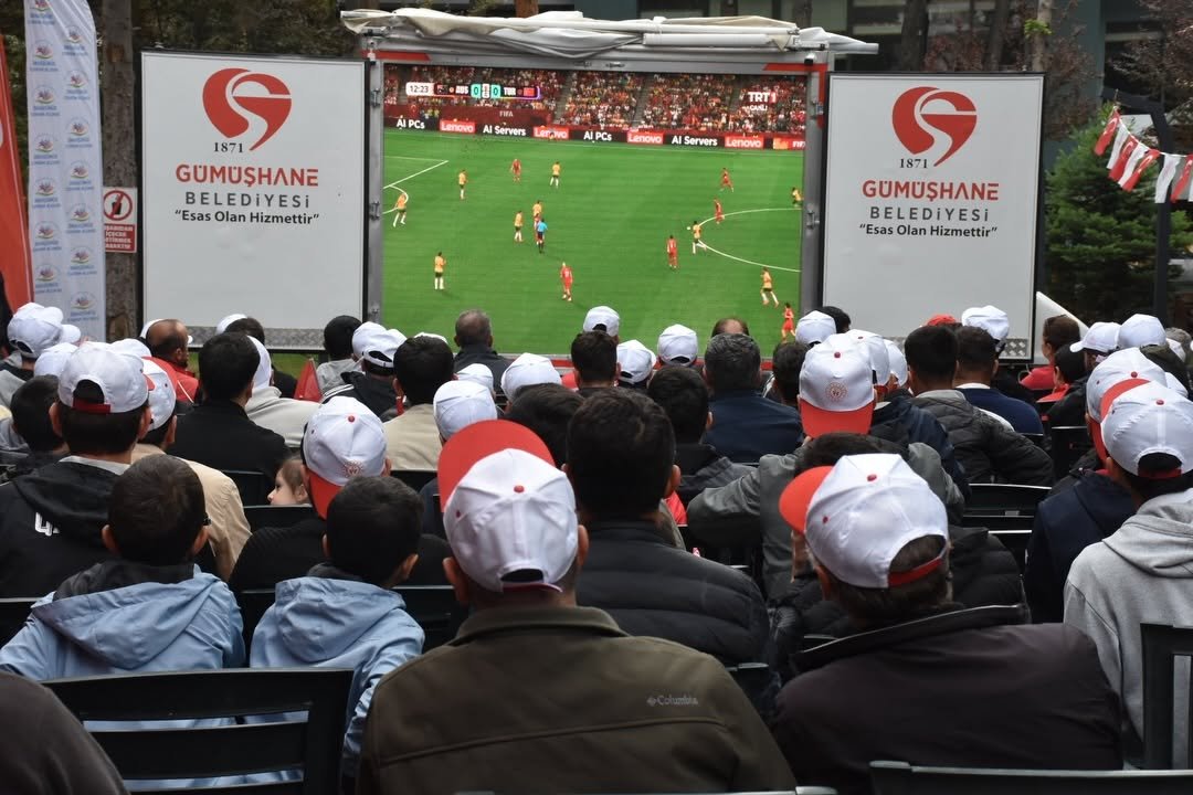 BAŞKANIMIZ, A MİLLİ TAKIMIMIZIN MAÇINI HEMŞEHRİLERİMİZLE BİRLİKTE İZLEDİ
