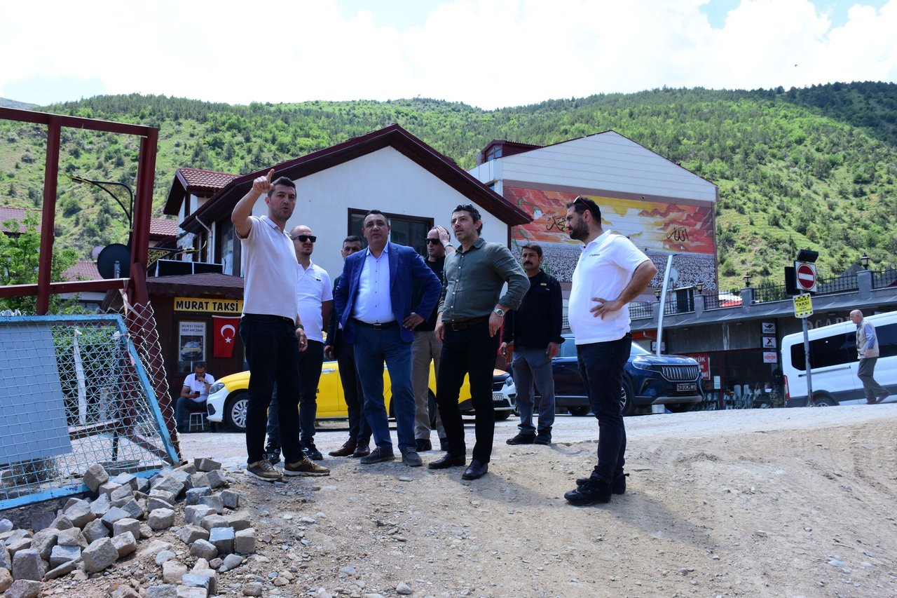 BAŞKANIMIZ, 15 TEMMUZ ZAFER MEYDANINDA YAPIMI DEVAM EDEN KATLI OTOPARK PROJEMİZİ İNCELEDİ