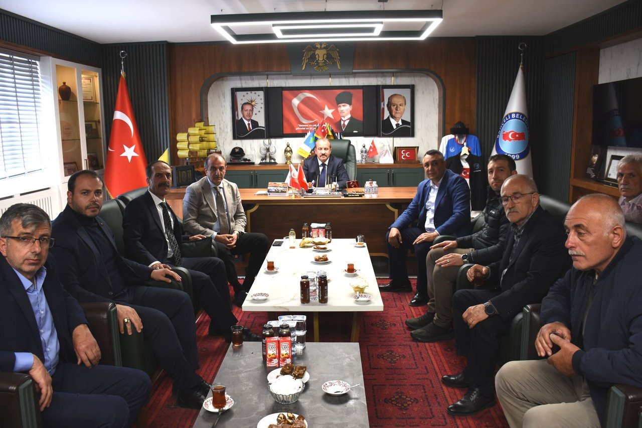 BAŞKANIMIZ, BAHÇELİ VE TEKKE BELDEMİZDE BAYRAMLAŞTI, CENAZE MERASİMİNE KATILDI, ZİYARETTE BULUNDU