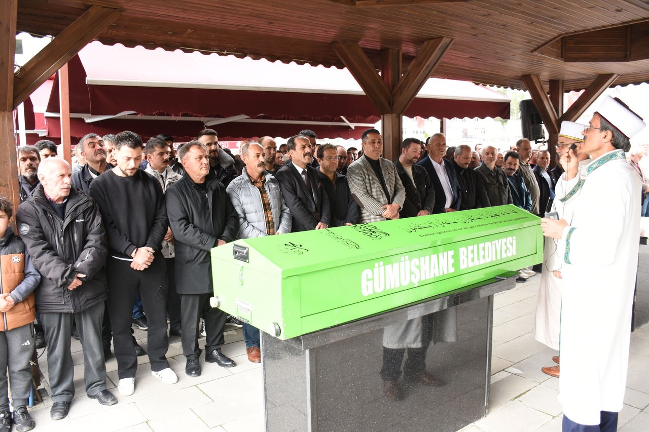 BAŞKANIMIZ, İLİMİZİN ESNAFLARINDAN VURAL ÖZ AĞABEYİMİZİ DUALARLA SON YOLCULUĞUNA UĞURLADI