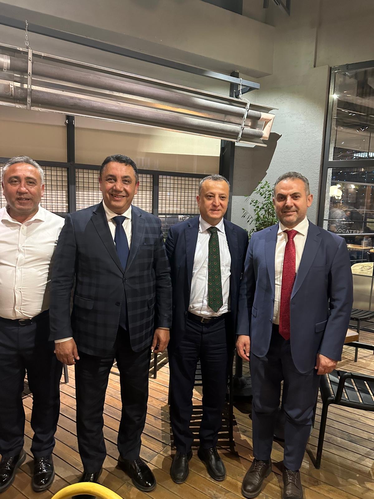 BAŞKANIMIZ, ESKİ DÖNEM VALİLERİMİZDEN SAYIN KAMURAN TAŞBİLEK İLE BİR ARAYA GELDİ
