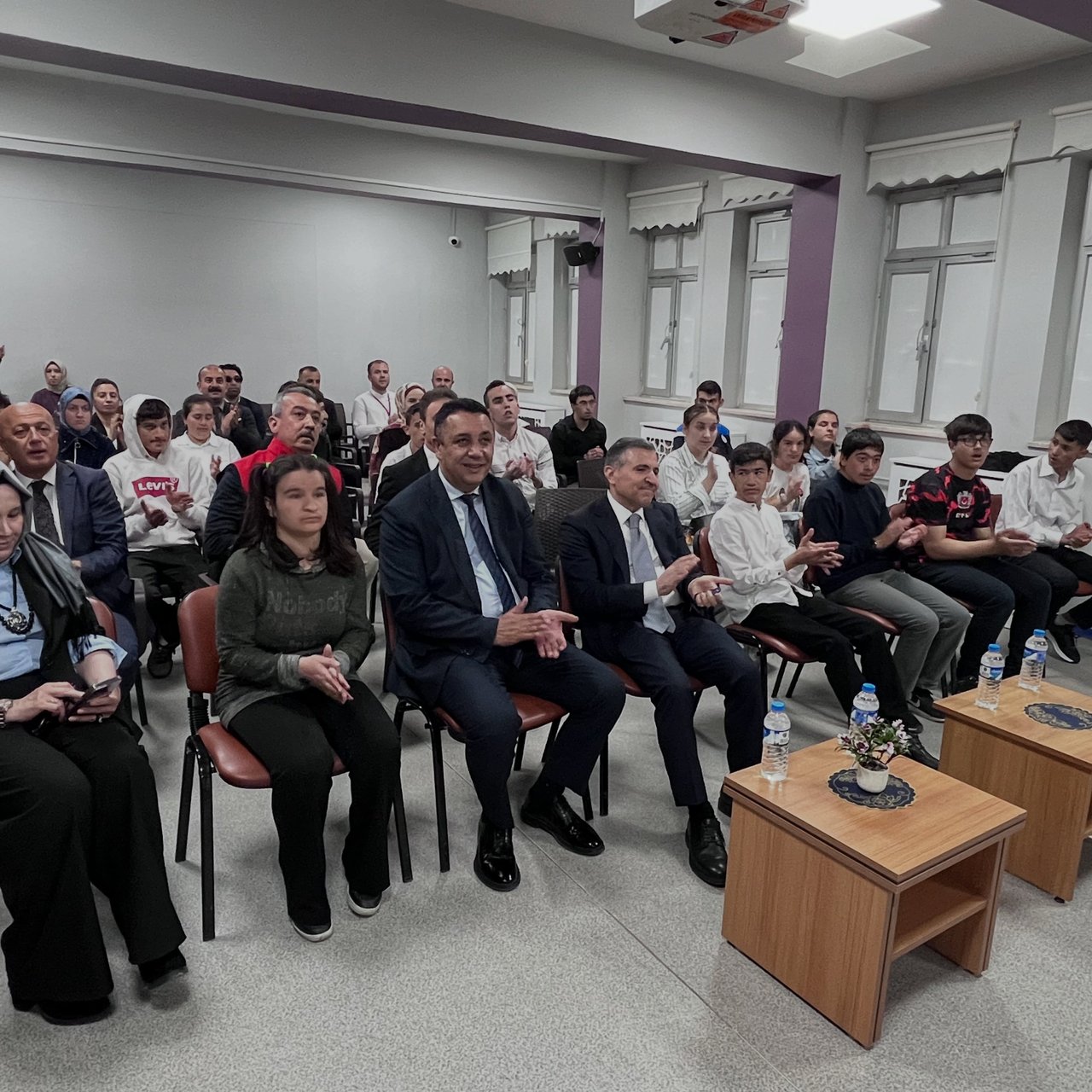 BAŞKANIMIZ, ÖZEL EĞİTİM MESLEK OKULU’NDA DÜZENLENEN ÖZEL ELLER SANAT SERGİSİ KATILDI