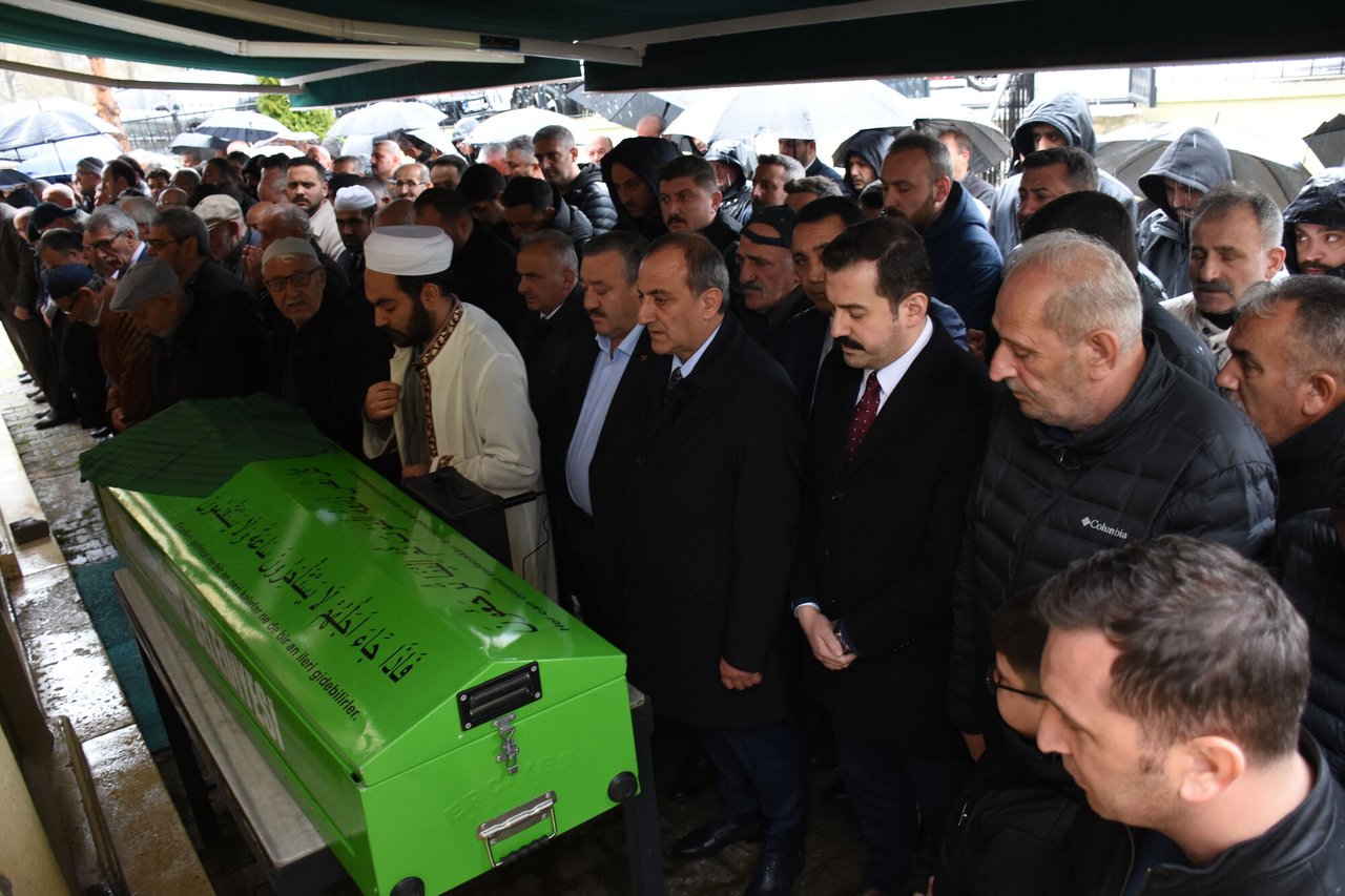 BAŞKANIMIZ, İLİMİZ PİRAHMET KÖYÜ SAKİNLERİNDEN, AZİME FIÇICI'YI EBEDİYETE UĞURLADI