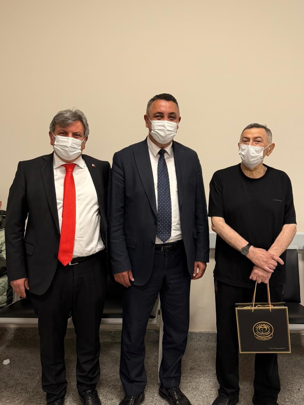 BAŞKANIMIZ, SÜLEYMAN KÖPRÜLÜ AĞABEYİMİZİ, ZİYARET EDEREK GEÇMİŞ OLSUN DİLEKLERİMİZİ İLETTİ