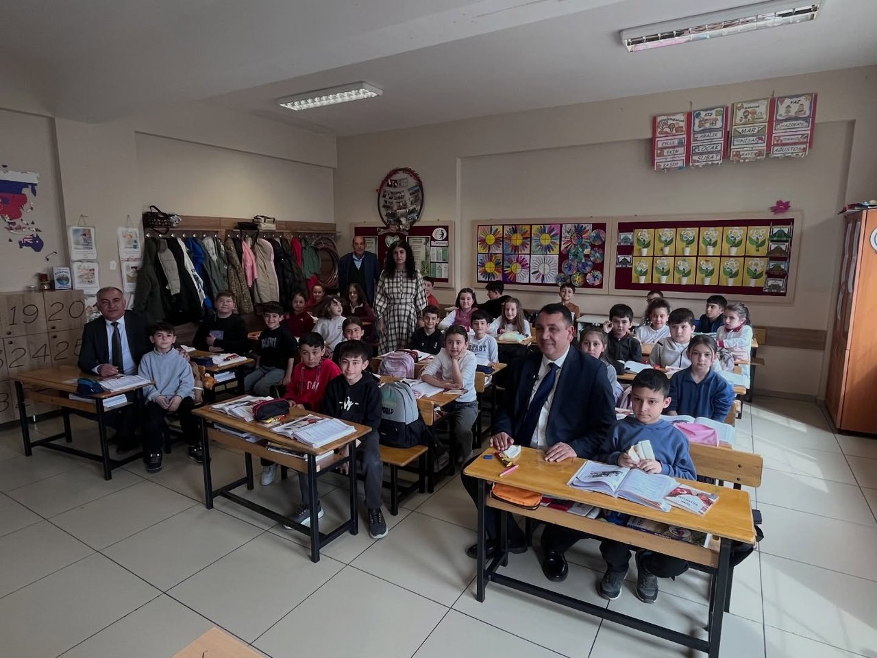 BAŞKANIMIZ, AYSIN RAFET ATAÇ İLKÖĞRETİM OKULU 3/B SINIFI HAYAT BİLGİSİ DERSİNE KONUK OLDUK