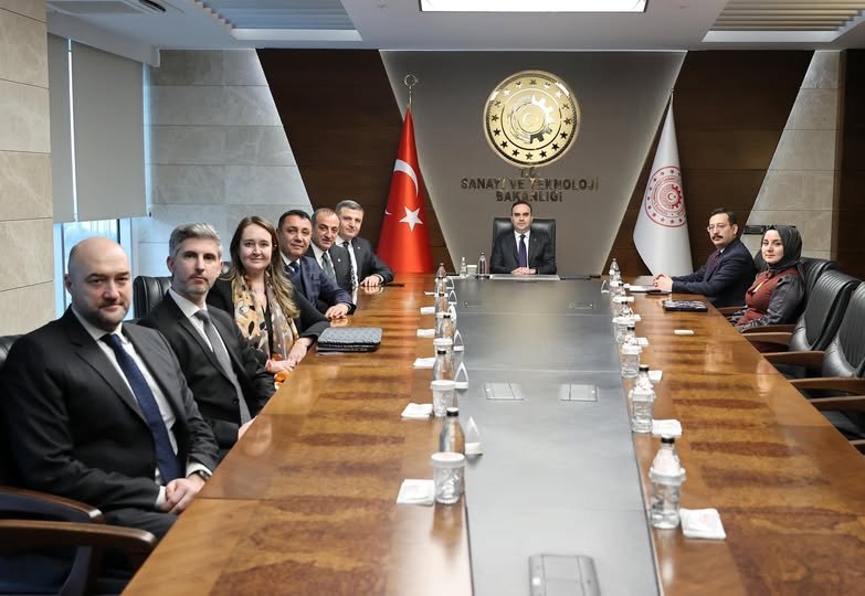 BAŞKANIMIZ, T.C. SANAYİ VE TEKNOLOJİ BAKANIMIZ SAYIN MEHMET FATİH KACIR’I ZİYARET ETTİ