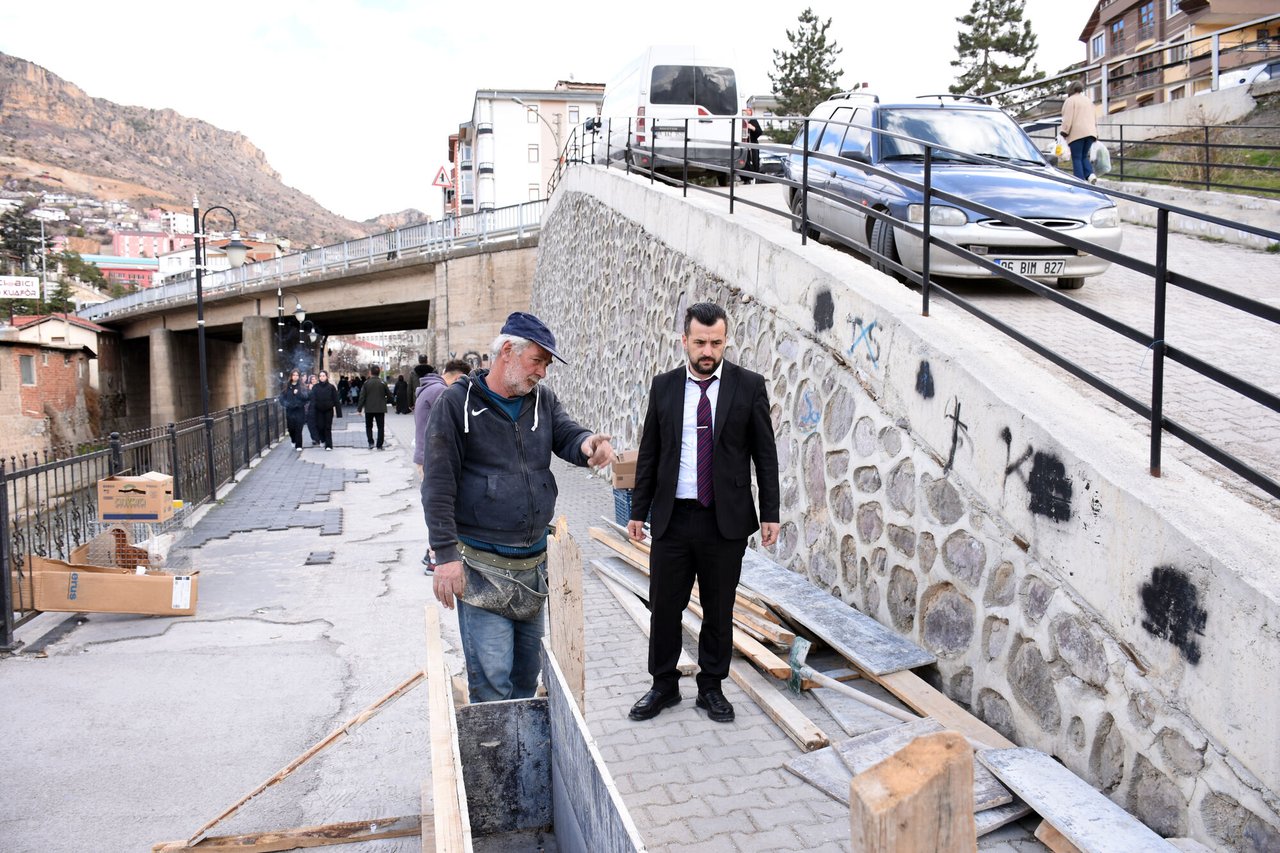 BAŞKAN VEKİLİMİZ HAMZA KARABULUT, BAĞLANTI YOLUNU İNCELEDİ, SALI PAZARINI ZİYARET ETTİ