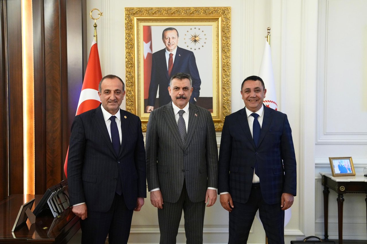 BAŞKANIMIZ, T.C. İÇİŞLERİ BAKANIMIZ SAYIN MUSTAFA ÇİFTÇİ’YE HAYIRLI OLSUN ZİYARETİNDE BULUNDU
