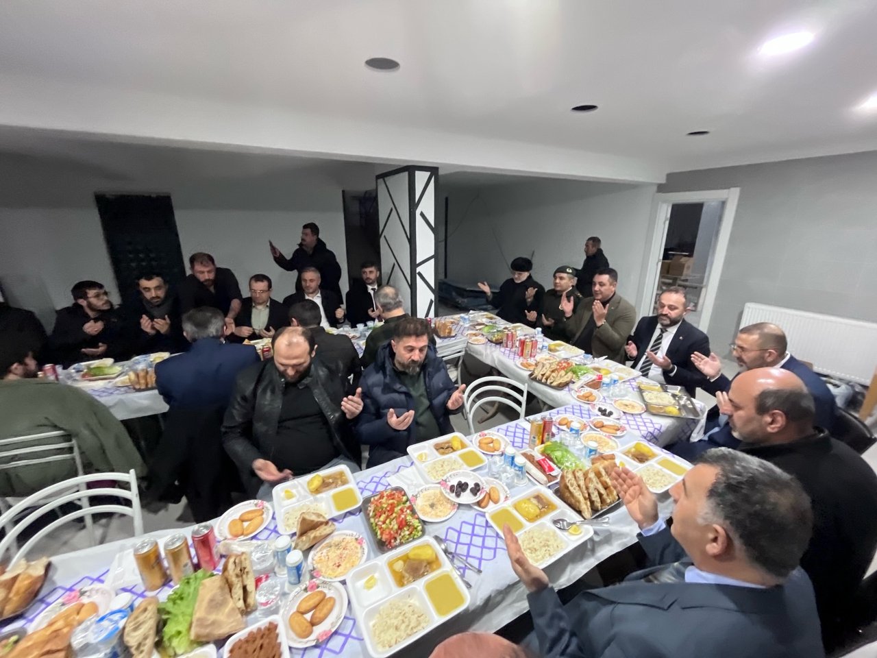 İFTAR PROGRAMINA KATILDI, ÖZEL KALEM MÜDÜRÜMÜZ ARİFE ELEMAN’IN DOĞUM GÜNÜNÜ KUTLADI