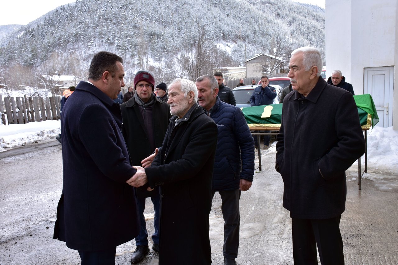 BAŞKANIMIZ, İLİMİZ KARAMUSTAFA KÖYÜ SAKİNLERİNDEN ZENNURE ÖZTÜRK’Ü EBEDİYETE UĞURLADI