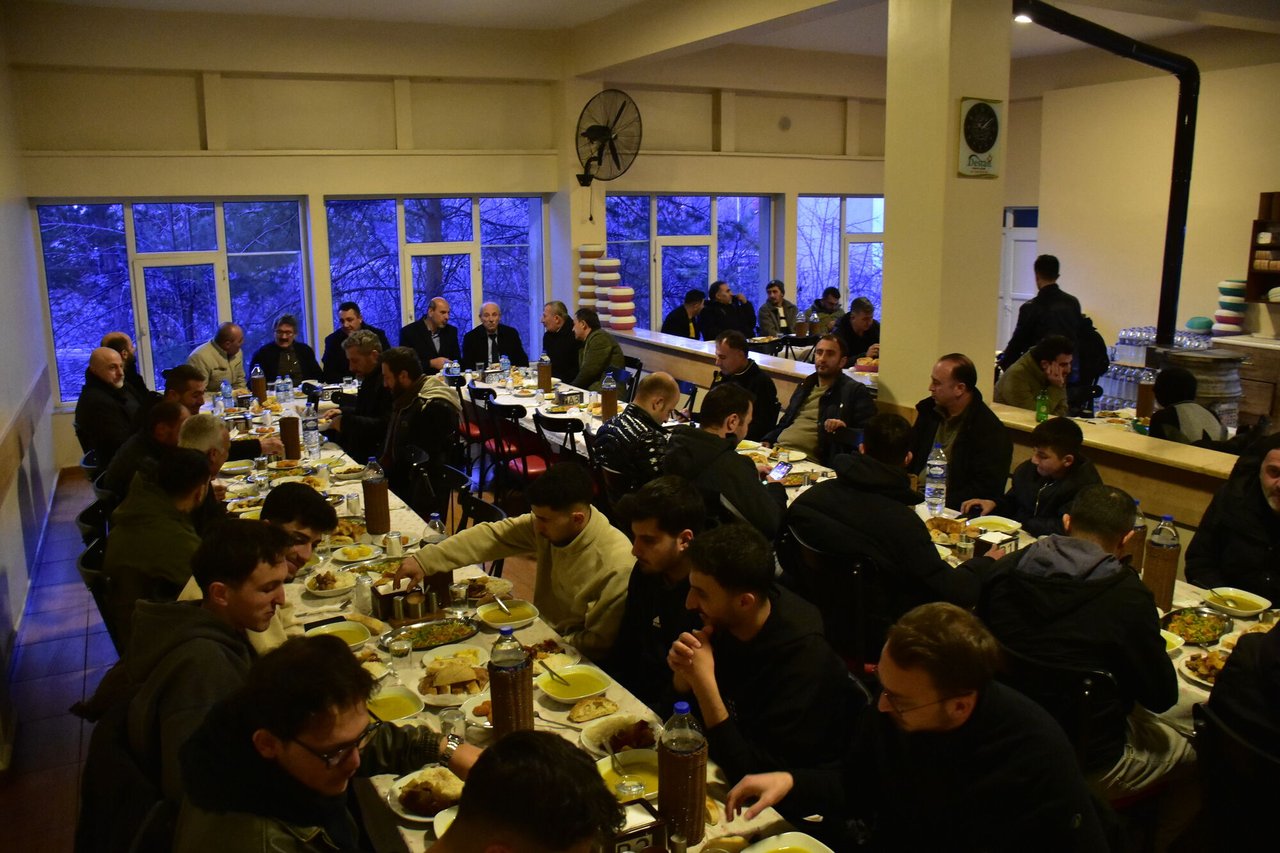 BAŞKANIMIZ, DÜZENLEDİĞİMİZ İFTAR PROGRAMINDA SANAYİ ESNAFLARIMIZLA BİR ARAYA GELDİ