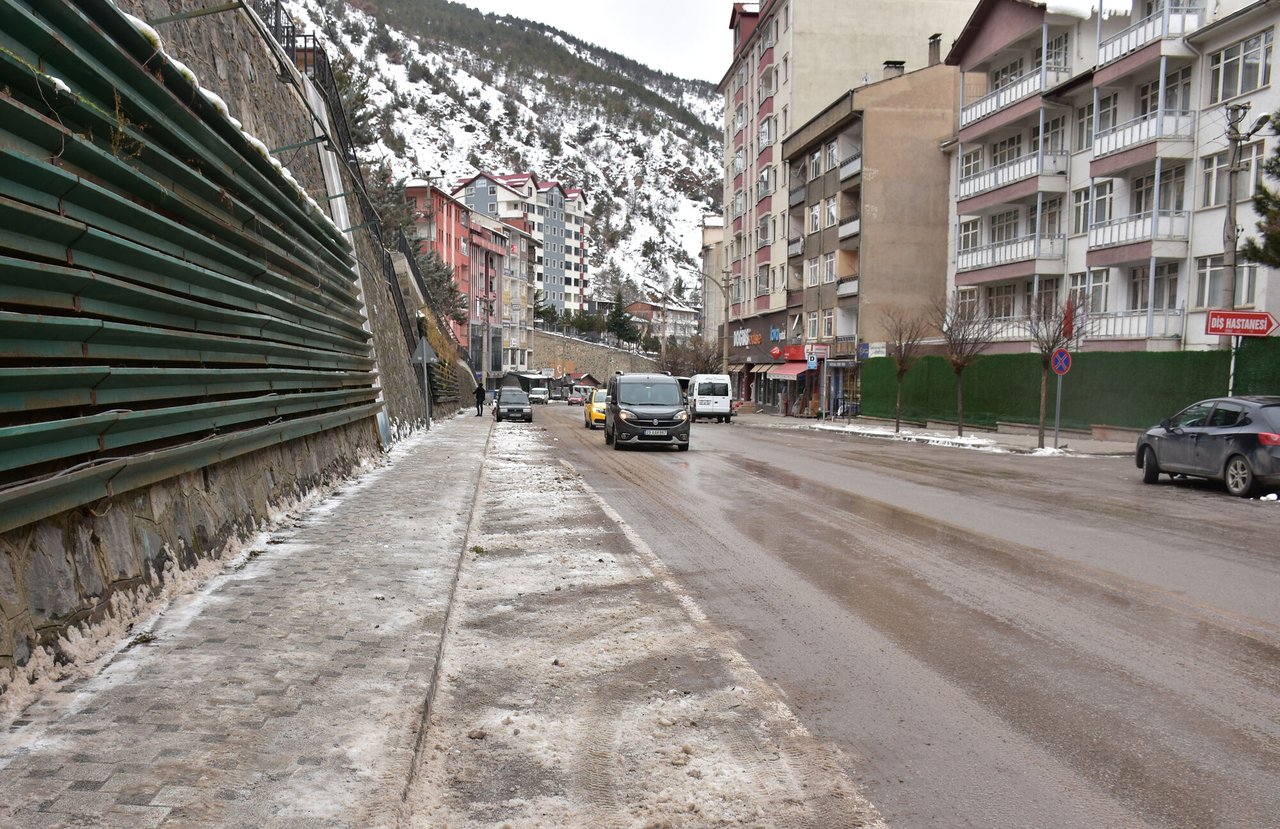 KARLI VE BUZLU BÖLGELERDE ÇALIŞMALARIMIZ ARALIKSIZ DEVAM EDEYOR
