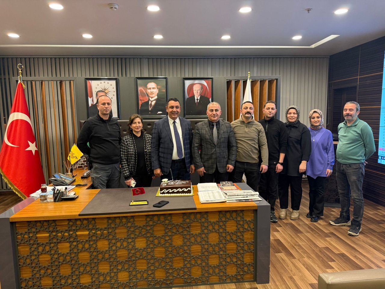 BAŞKANIMIZ, SÜRPRİZ PROGRAMLA DOĞUM GÜNÜNÜ KUTLADI