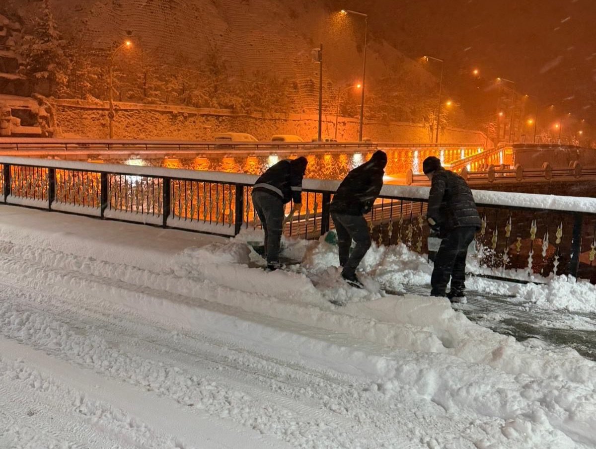 BAŞKANIMIZ, KAR ÇALIŞMALARINA, KARLA MÜCADELE TOPLANTISI’NA VE SAADET YILMAZ’I EBEDİYETE UĞURLADI