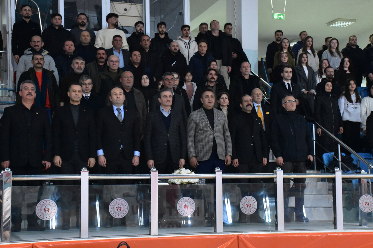 BAŞKANIMIZ, GENÇLİK VE SPOR İL MÜDÜRLÜĞÜMÜZÜN DÜZENLEDİĞİ HALK OYUNLARI ŞÖLENİNE KATILDI