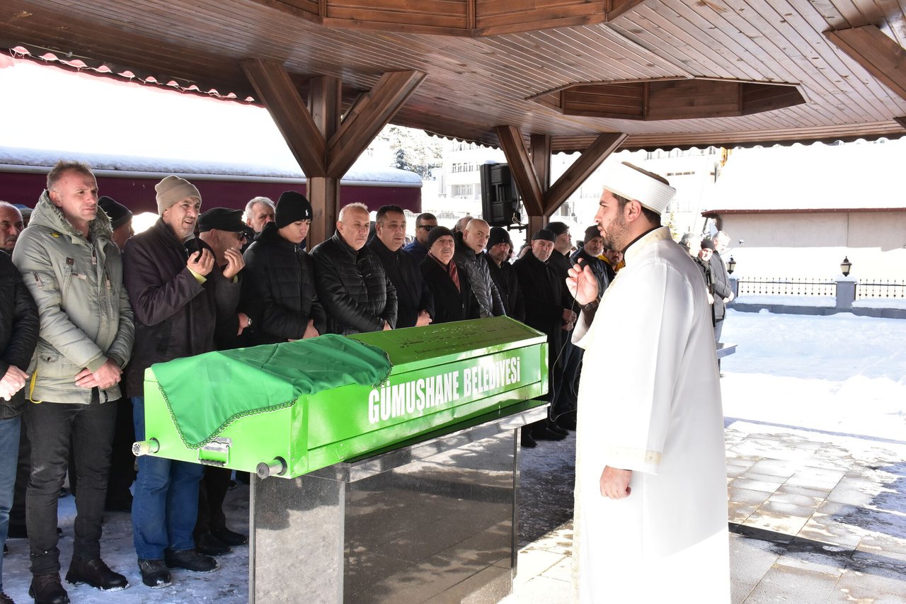 BAŞKANIMIZ, İLİMİZ BAĞLARBAŞI MAHALLESİ SAKİNLERİNDEN ÖZLEM ÇUBUKÇU'YU EBEDİYETE UĞURLADI