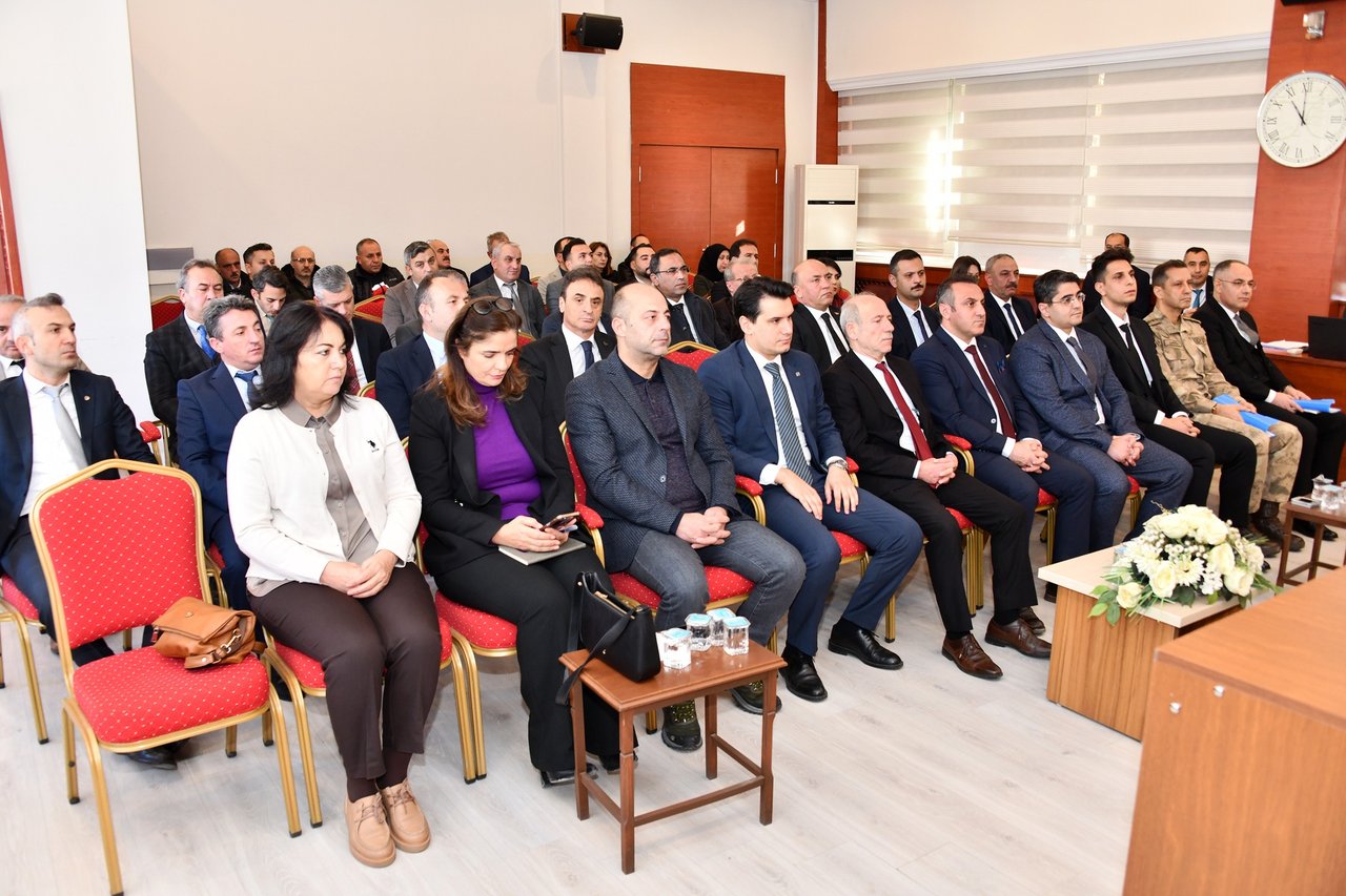 BAŞKAN YARDIMCILARIMIZ 2025 YILI BAĞIMLILIKLA MÜCADELE VE İL TRAFİK KOMİSYONU TOPLANTISINA KATILDI
