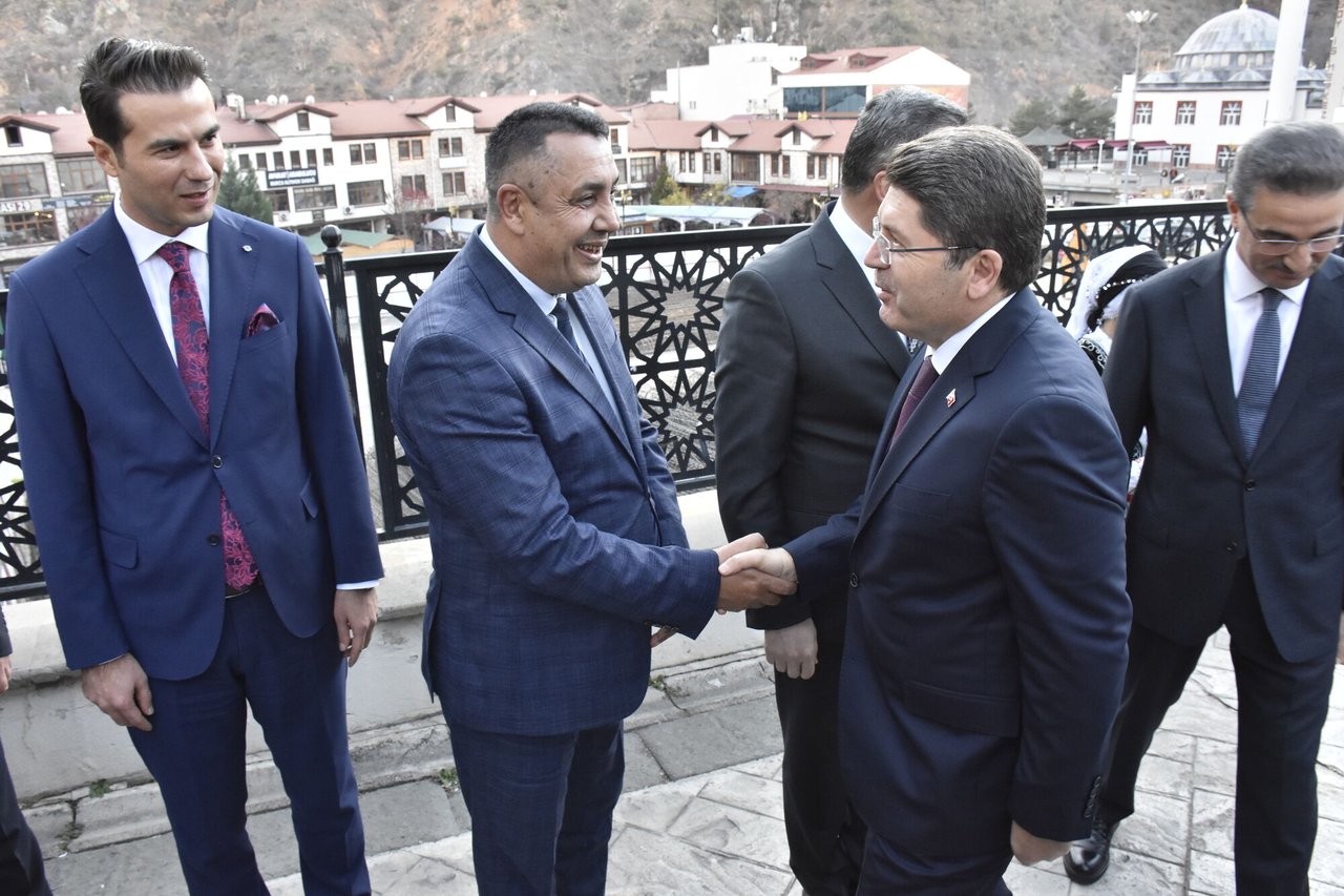 BAŞKANIMIZ, ADALET BAKANIMIZ SAYIN YILMAZ TUNÇ’U BELEDİYEMİZDE MİSAFİR ETTİ