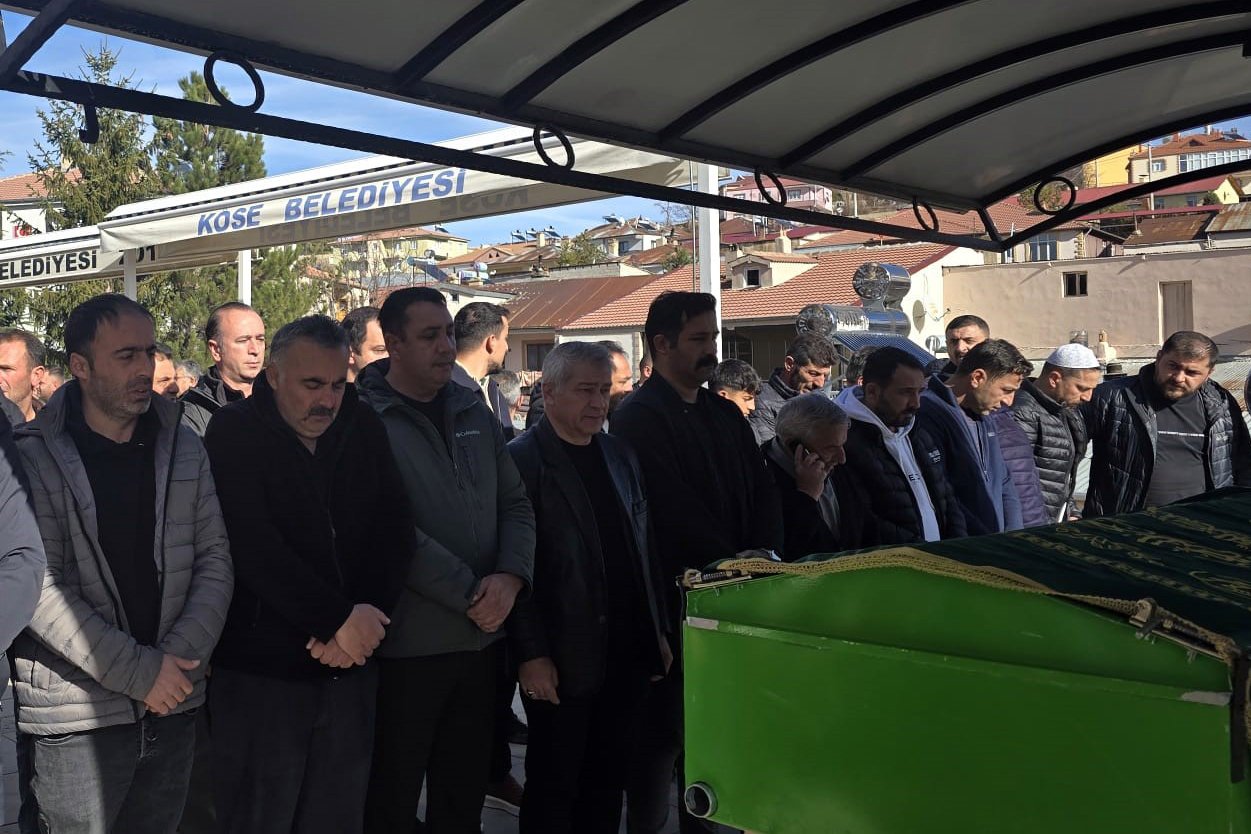 BAŞKANIMIZ, MUAMMER BAYRAK’I KÖSE İLÇEMİZDE EBEDİYETE UĞURLADI