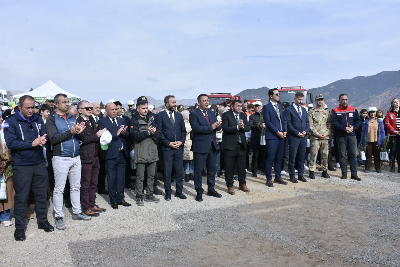BAŞKANIMIZ, MİLLİ AĞAÇLANDIRMA GÜNÜ KAPSAMINDA, AĞAÇ DİKİM PROGRAMINA KATILDI