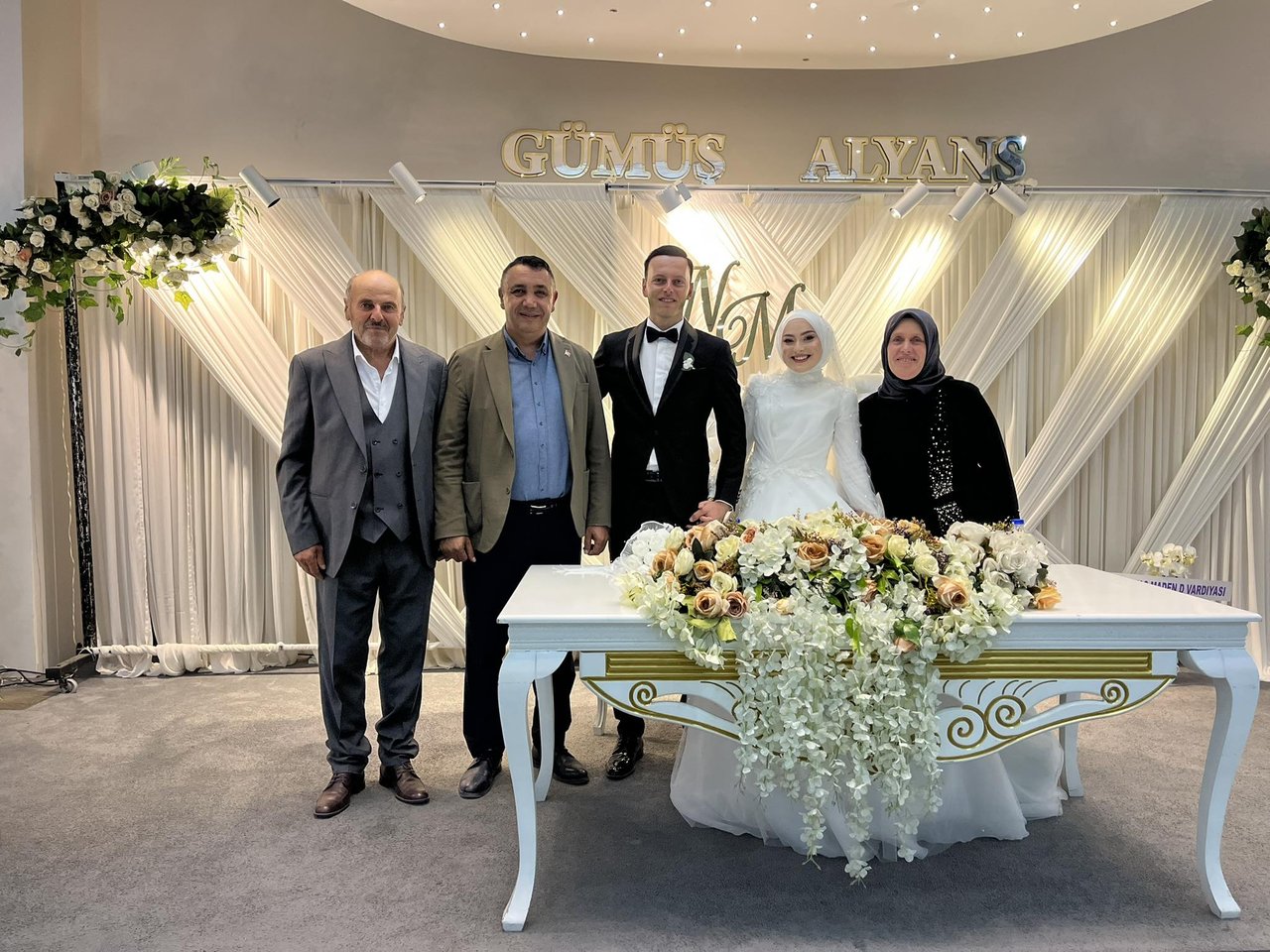BAŞKANIMIZ, NESLİHAN PARILDAR VE MÜCAHİT DEMİR ÇİFTİNİN DÜĞÜN TÖRENLERİNE KATILDI