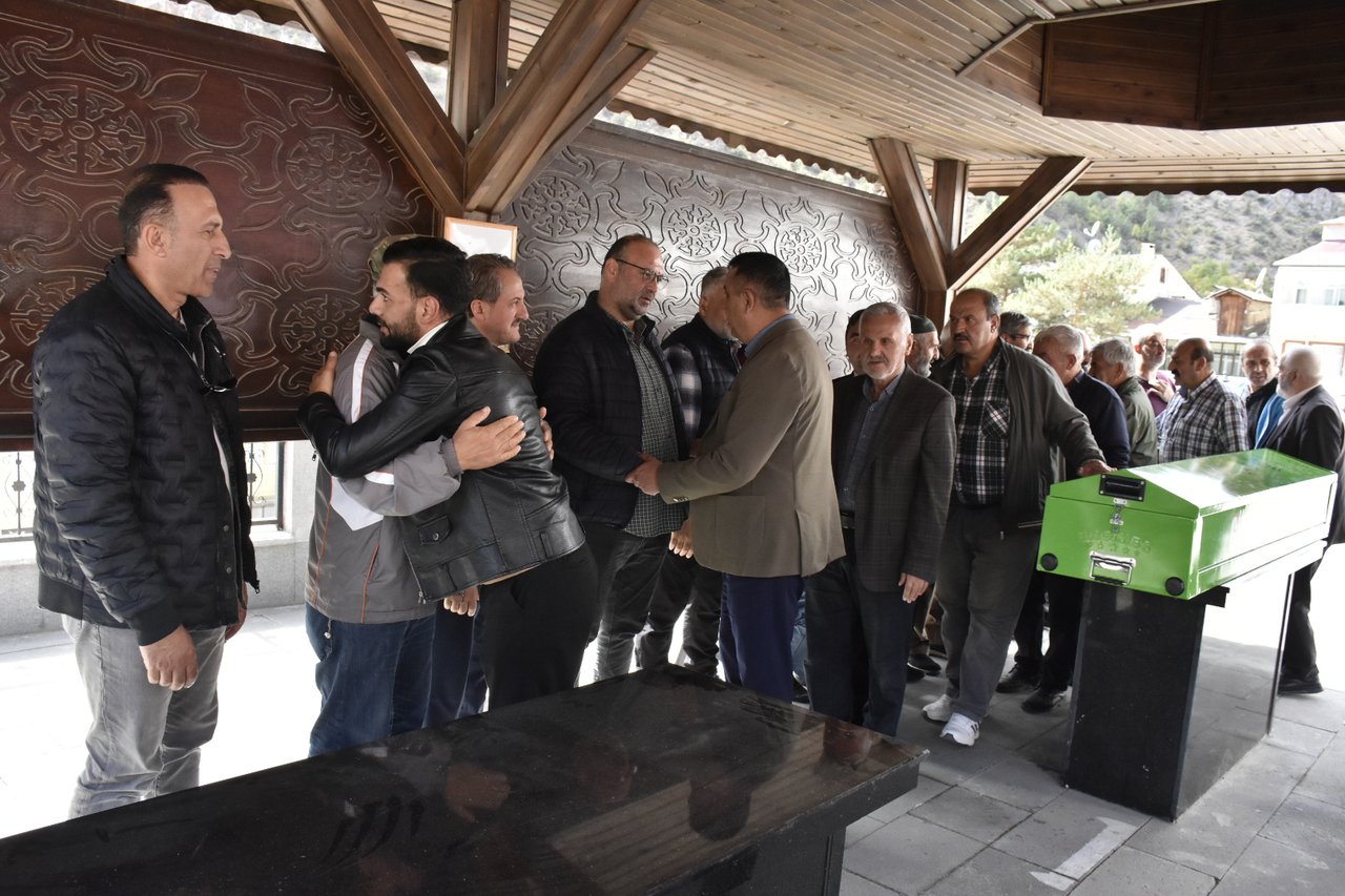 BAŞKANIMIZ, İLİMİZ KARŞIYAKA MAHALLESİ SAKİNLERİNDEN BURHANETTİN KAYA'YI EBEDİYETE UĞURLADI