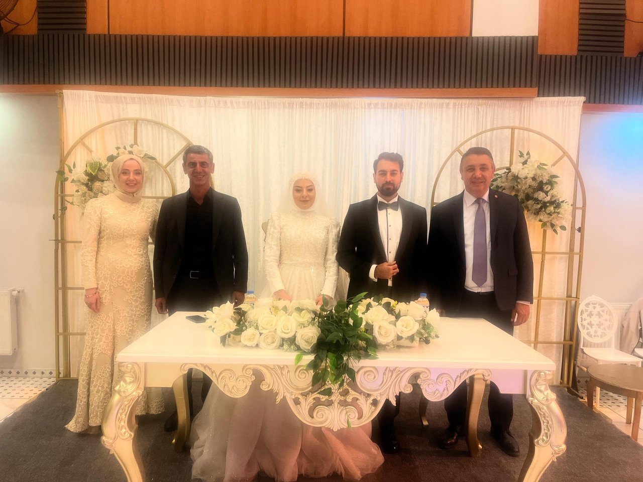 BAŞKANIMIZ, RABİA GÜVENDİ VE EMİN KUNDURACI ÇİFTİNİN DÜĞÜN TÖRENLERİNE KATILDI