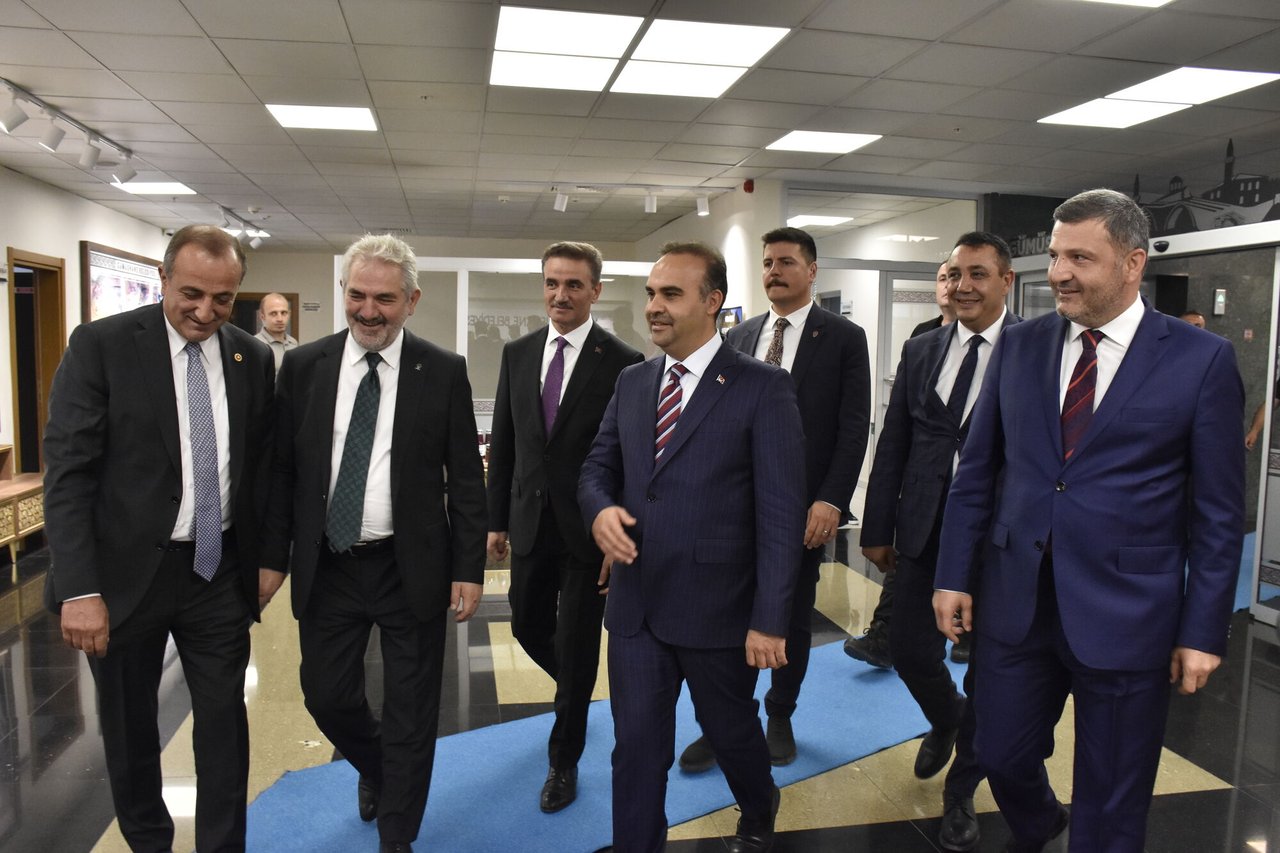 BAŞKANIMIZ, BİLİM SANAYİ VE TEKNOLOJİ BAKANIMIZ SAYIN MEHMET FATİH KACIR’I, BELEDİYEMİZDE AĞIRLADI