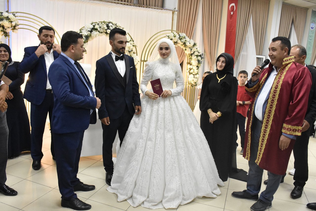BAŞKANIMIZ, AYŞENUR DALMA VE BİLAL BAYRAK KARDEŞLERİMİZİN NİKAH AKİTLERİNİ GERÇEKLEŞTİRDİ