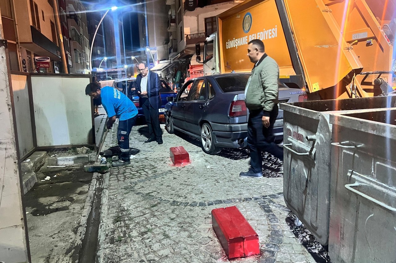 DAHA TEMİZ BİR GÜMÜŞHANE İÇİN, HİZMETLERİMİZE ARALIKSIZ DEVAM EDİYORUZ