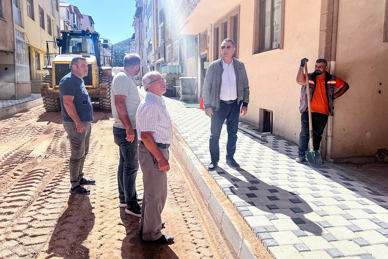 BAKANIMIZ, HARŞİT SOKAK’TA YÜRÜTÜLEN ÇALIŞMALARI İNCELEDİ, ESNAFLARIMIZI ZİYARET ETTİ