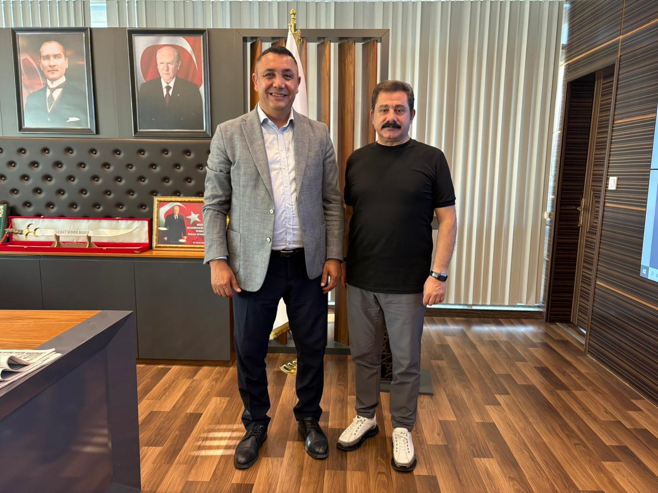 TÜRK HALK MÜZİĞİ SANATÇISI NURULLAH AKÇAYIR VE DEĞERLİ EŞİ TUĞBA AKÇAYIR’DAN BAŞKANIMIZ ZİYARET