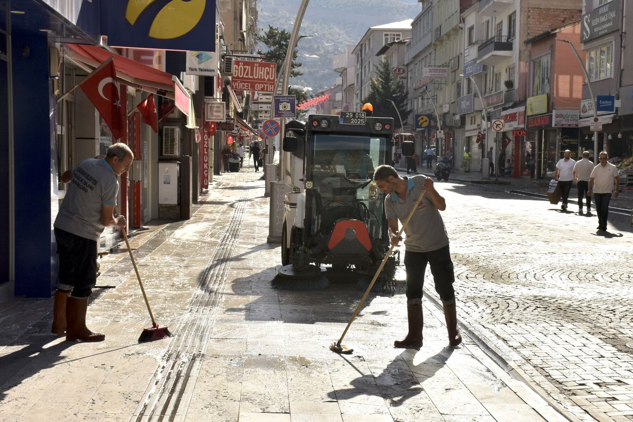 GÜMÜŞHANE’MİZİ HER YENİ GÜNE TERTEMİZ BİR ŞEKİLDE HAZIRLIYORUZ