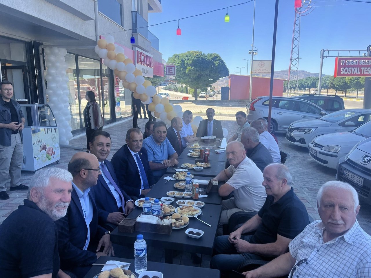 BAŞKANIMIZ, KELKİT İLÇEMİZDE VENÜS CAFE & BİSTRO ADLI İŞLETMENİN AÇILIŞINA KATILDI
