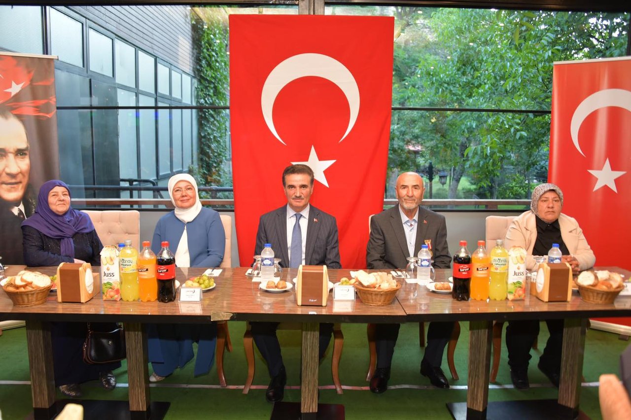BELEDİYE BAŞKAN VEKİLİMİZ HATİCE IŞIK GÜRÇINAR 15 TEMMUZ DEMOKRASİ VE MİLLÎ BİRLİK YEMEĞİ’NE KATILDI