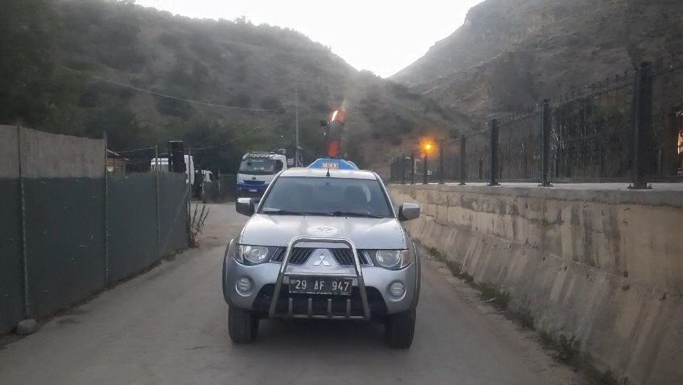 BELEDİYEMİZ EKİPLERİ, ŞEHİR GENELİNDE KANAL VE GÖLETLERİ DE DÜZENLİ OLARAK İLAÇLIYOR