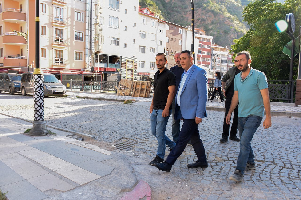 BAŞKANIMIZ, AHMET ZİYAÜDDİN CADDESİ'NDE İNCELEME YAPTI, YILDIRIM ÜRKMEZ’İN HANESİNİ ZİYARET ETTİ