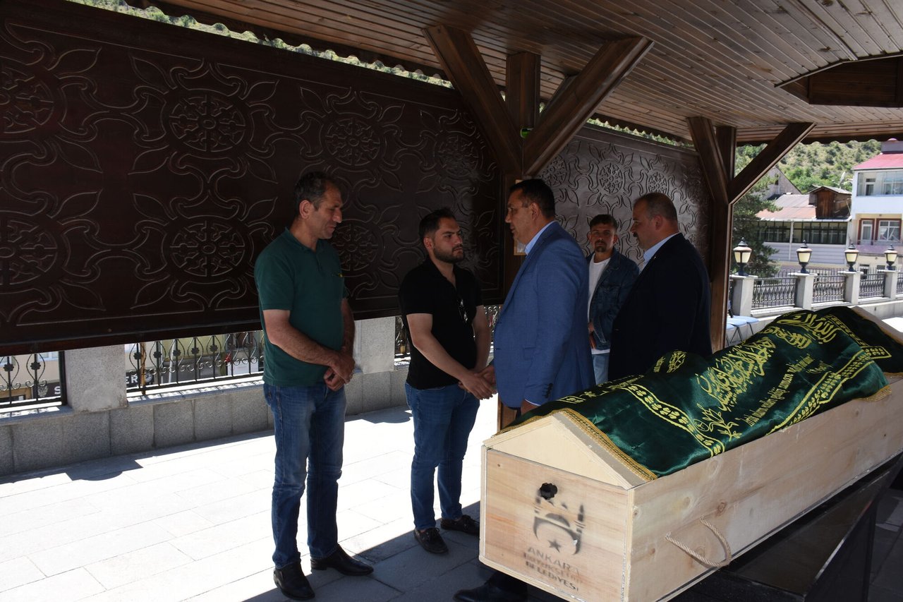 BAŞKANIMIZ, KÖSE İLÇESİ KABAKTEPE KÖYÜ SAKİNLERİNDEN ŞERİF ZENGİN'İ EBEDİYETE UĞURLADI