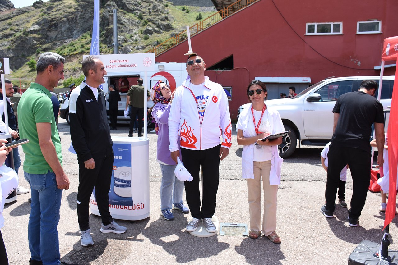 BAŞKANIMIZ YENİŞEHİR STADYUMUNDA DÜZENLENEN GENÇLİK VE SPOR FESTİVALİNE KATILIM SAĞLADI