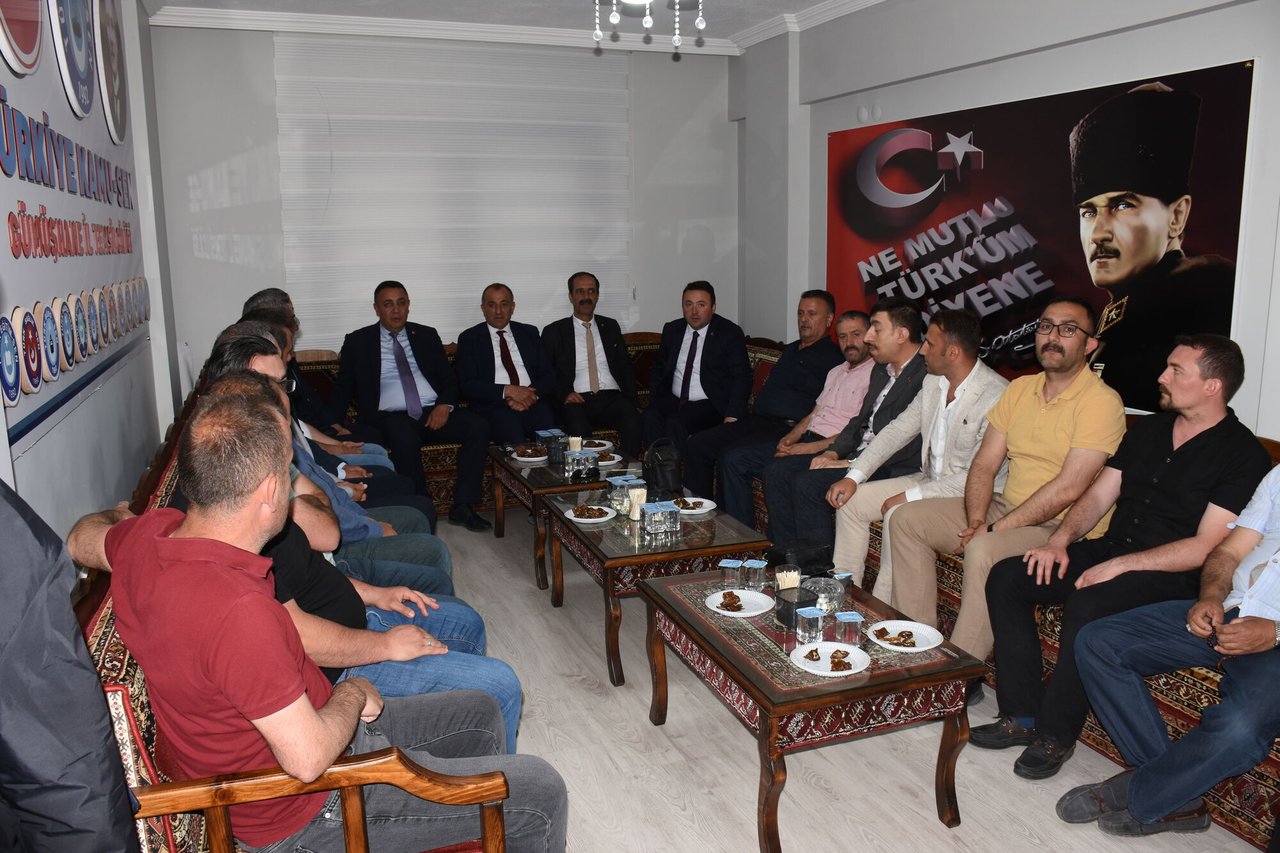 BAŞKANIMIZ, TÜRKİYE KAMU-SEN GÜMÜŞHANE İL TEMSİLCİSİ FARUK ÜNLÜ’YE HAYIRLI OLSUN ZİYARETİNDE BULUNDU