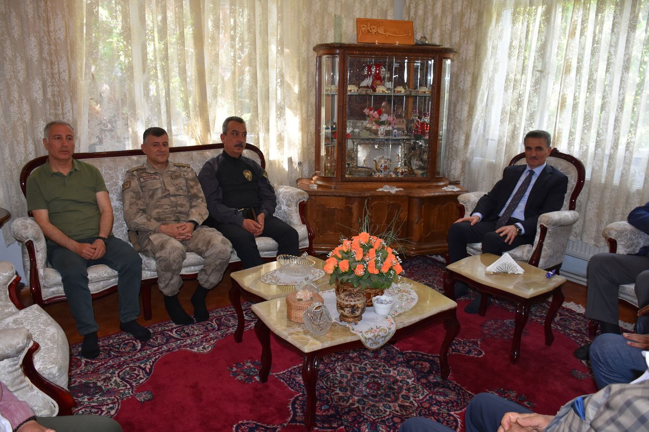 BAŞKANIMIZ, DEĞERLİ BÜYÜĞÜMÜZ SAYIN MAHMUT OLTAN SUNGURLU’YU EVİNDE ZİYARET ETTİ