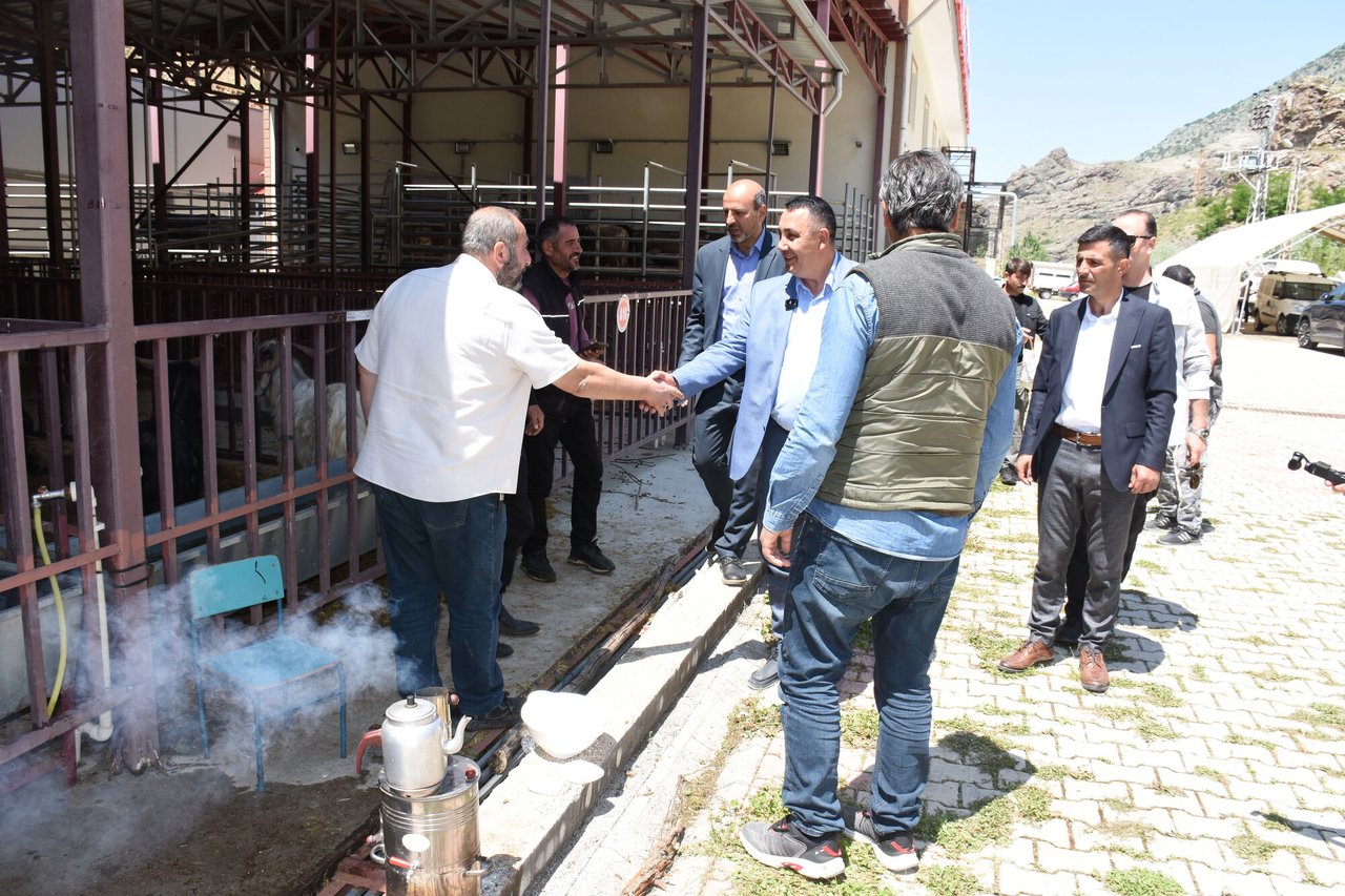 BAŞKANIMIZ, HAYVAN PAZARI’NI ZİYARET ETTİ CENAZE TÖRENİNE KATILDI