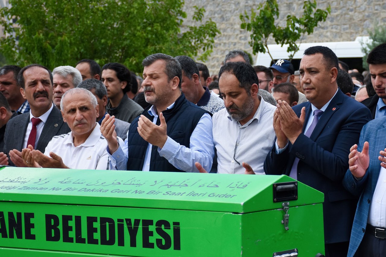 BAŞKANIMIZ, İLİMİZ YENİMAHALLE SAKİNLERİNDEN İSMET CEYLAN’I EBEDİYETE UĞURLADI